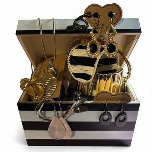 Black and White mystery jewelry box
